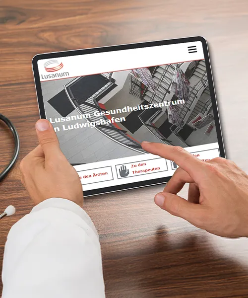 UI Entwicklung Lusanum - Mobile und tabletgerechte Darstellung von Ärzteübersicht, Kontaktinformationen und aktuellen Mitteilungen