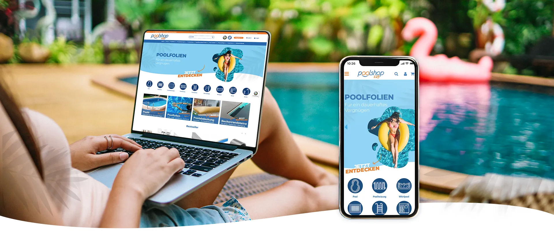Onlineshop erstellen lassen Poolshop123 - Startseite auf Laptop und Smartphone mit Pool im Hintergrund