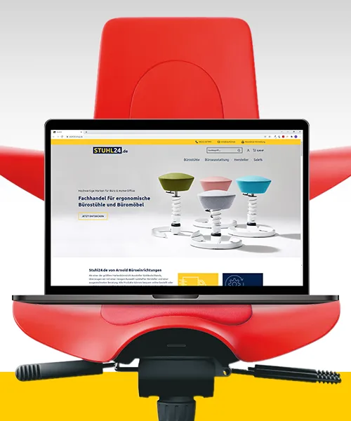 Onlineshop Stuhl24 Bürostuhl Fachhandel - Laptop mit Shopseite auf einem Stuhl platziert