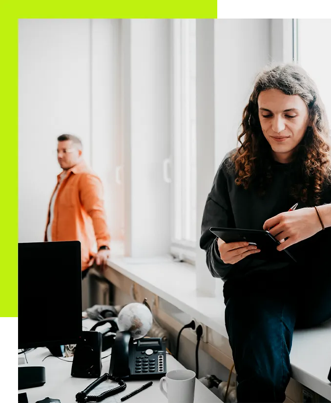 Social Media Mannheim - Mitarbeiter bei Planung von Beiträgen und des Redaktionsplans