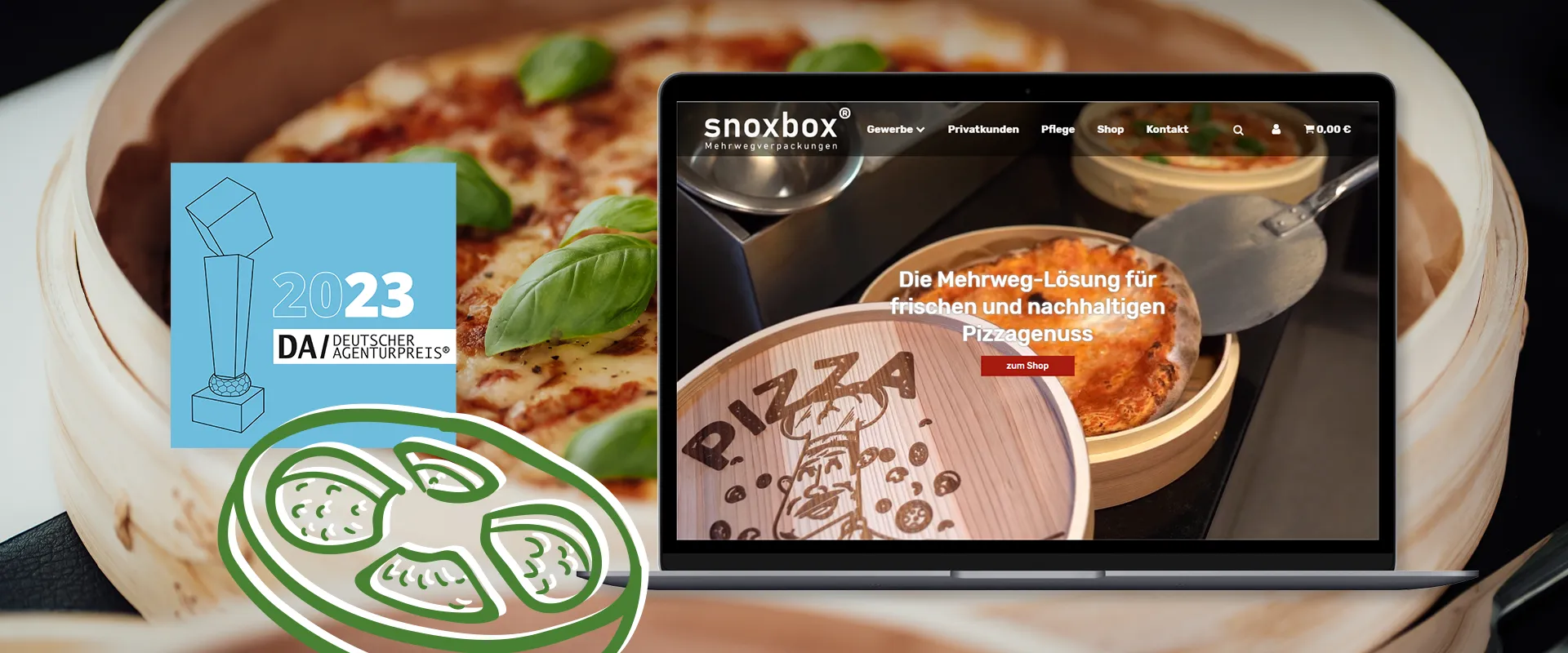 Onlineshop snoxbox - Laptop mit der Shop-Seite Mehrwegverpackung Pizza Lieferant und Gewinnerbadge des Deutschen Agenturpreis 2023