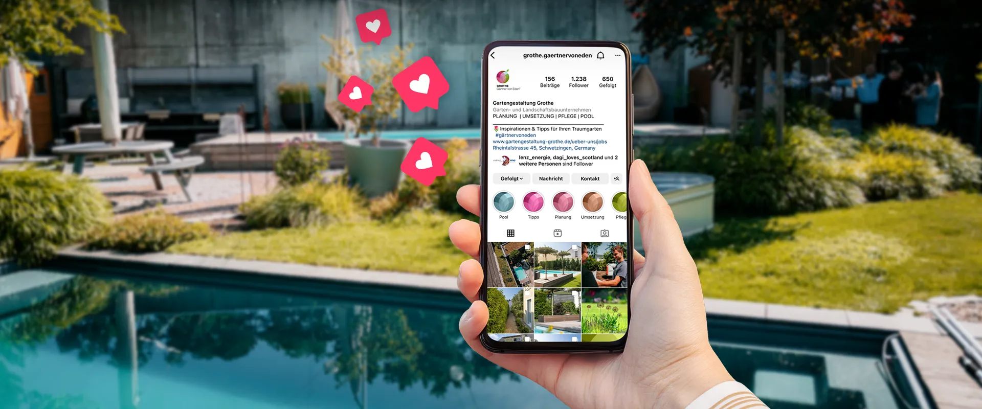 Gartengestaltung Grothe Social Media - Smartphone mit Instagram-Account und Likes, im Hintergrund eine Pool-Landschaft