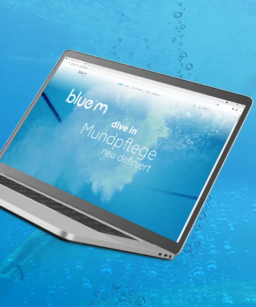 Referenz Onlineshop mit Shopware - Onlineshop für Mundpflege auf Laptop vor blauem Hintergrund