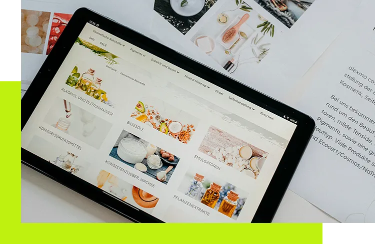 Heidelberg Webdesign - Tablet mit von imc erstelltem Design eines Onlineshops