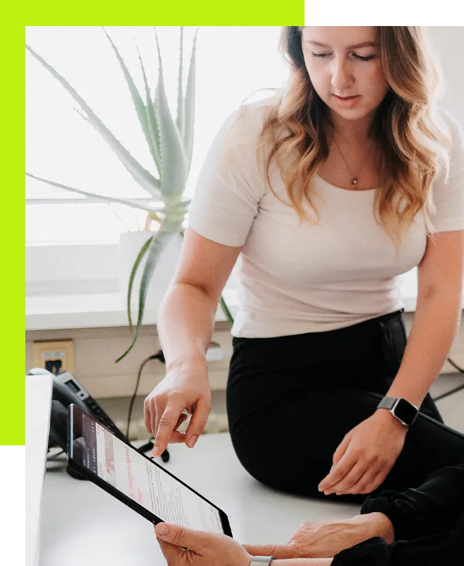 SEO-Beratung Mannheim – SEO-Spezialistin berät Kundin