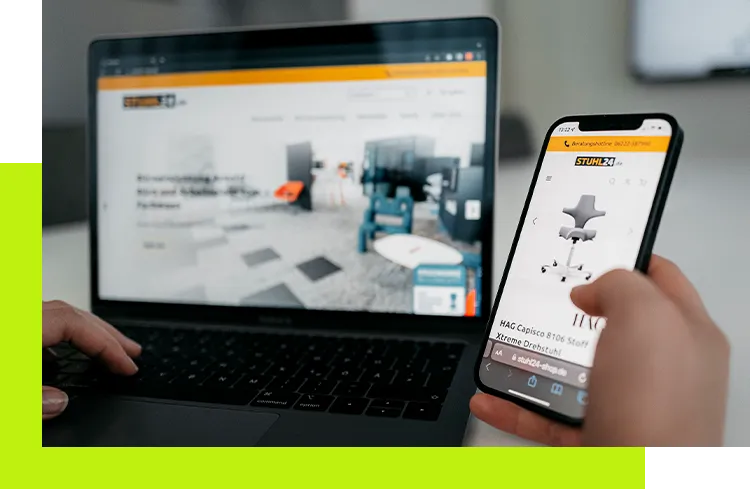 Webentwicklung Agentur Heidelberg - auf einem Handy und Laptop wird ein Bürostuhl Onlineshop angezeigt