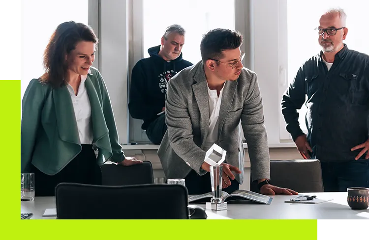 imc Heidelberg - Geschäftsführer und Mitarbeiter von imc reden miteinander