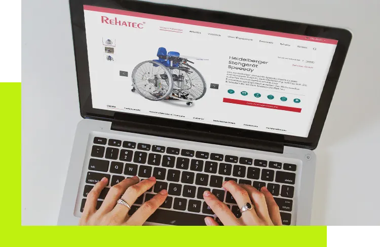 Shopware 6 Agentur - Mensch arbeitet mit Laptop