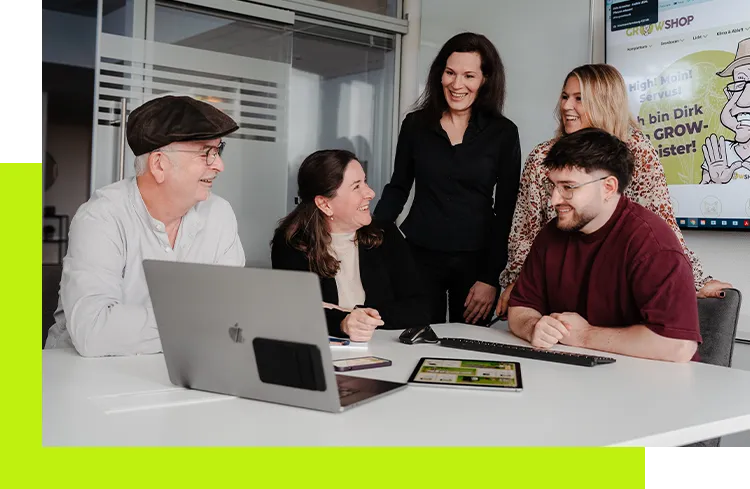 Digitale Strategie - Agenturteam bei der Beratung zu digitaler Markenstrategie