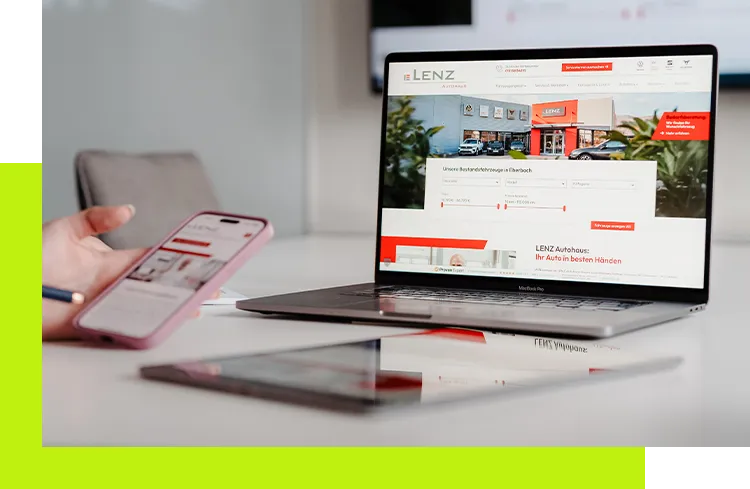 Digitales Brand Management - Darstellung einer Unternehmenswebsite auf verschiedenen Geräten zur Visualisierung einheitlicher Markenkommunikation